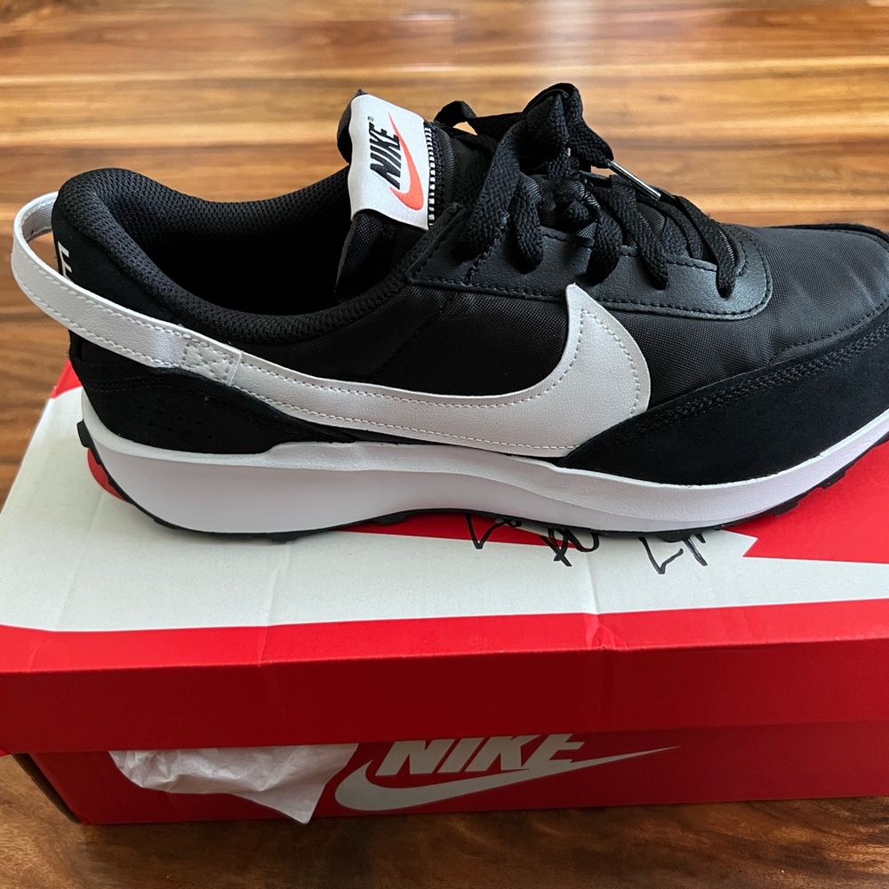 Nike Waffles Men's Black and White Sneakers